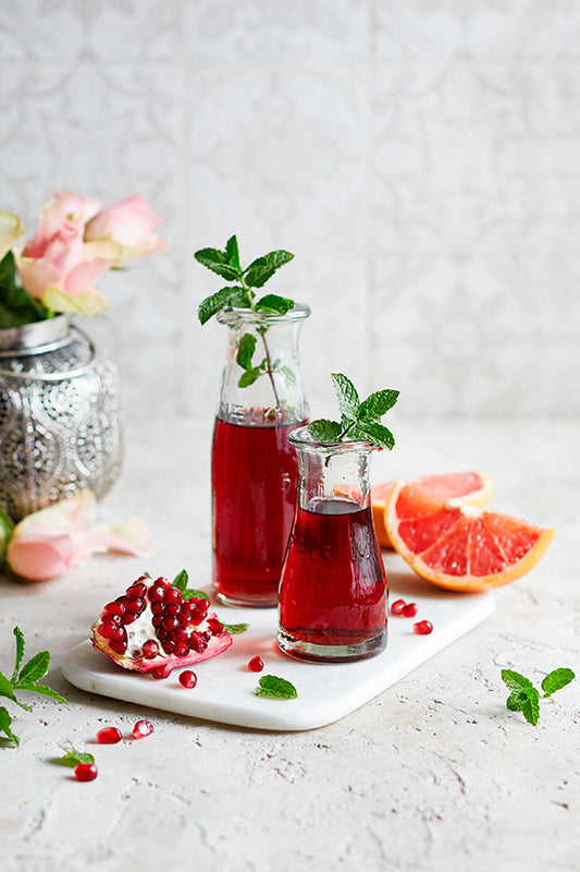 Granatapfel-Rosen-Julep – orientalisches Erfrischungsgetränk mit Rosensirup & Minze