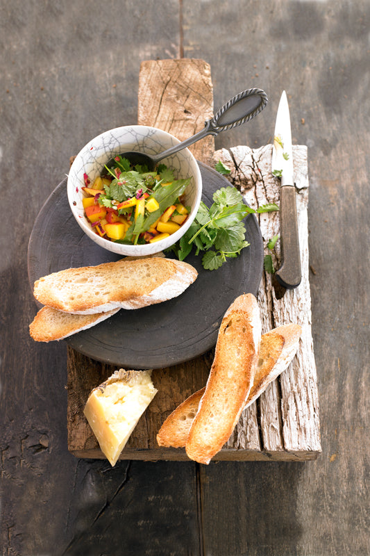 Crostini mit Nektarinen, Kräutern & Pecorino – sommerlich & schnell gemacht