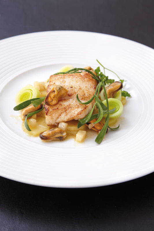 Kabeljau und Miesmuscheln – Ein elegantes Fischgericht mit feinen Arom ... Kabeljau und Miesmuscheln – Ein elegantes Fischgericht mit feinen Arom ...