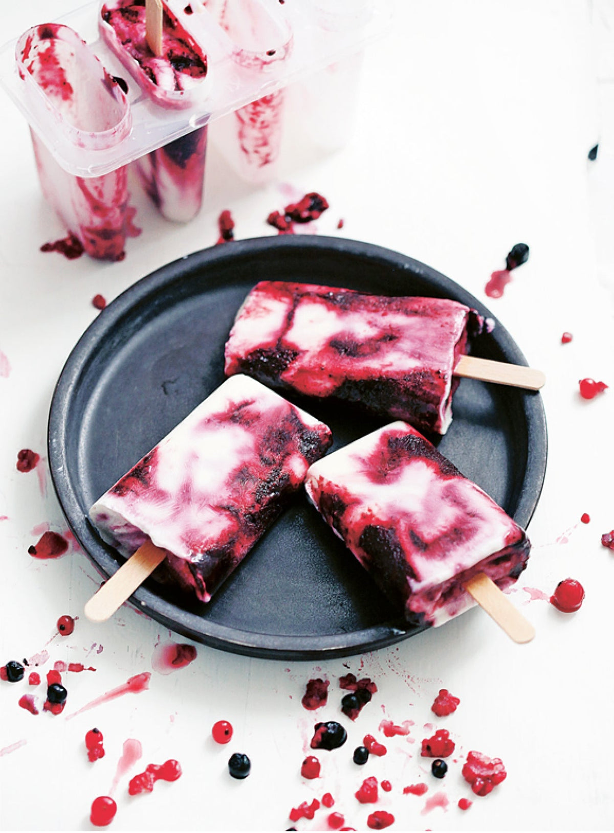 Blaubeer-Joghurt-Eis am Stiel – fruchtiges Eisrezept mit griechischem ...