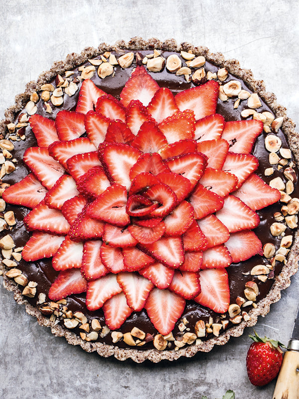 Schoko-Haselnuss-Tarte mit Erdbeeren – cremig & unwiderstehlich