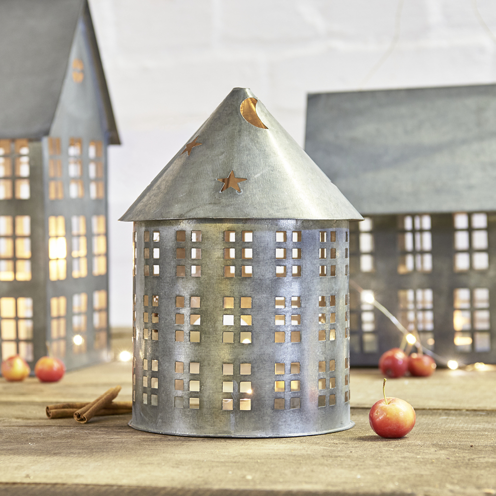 Rundes Zinkhaus von Walther & Co – dekoratives Häuschen mit Sternen und Mond für weihnachtliche Stimmung