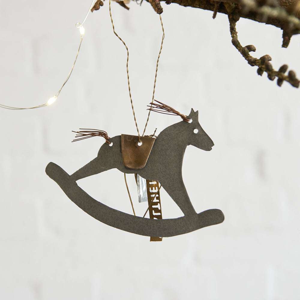 Anhänger Pferd aus Zink von Walther & Co – Schaukelpferd als weihnachtliche Dekoration im nordischen Stil