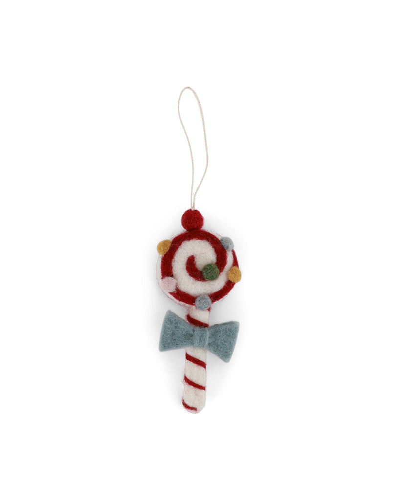 Handgefilzter Weihnachtslolly mit blauer Schleife von Gry & Sif – festliche Winter- & Weihnachtsdeko.