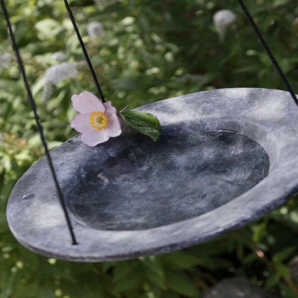 Hängende Vogeltränke mit Seilen – ideal für kleine Vögel im Garten oder auf dem Balkon