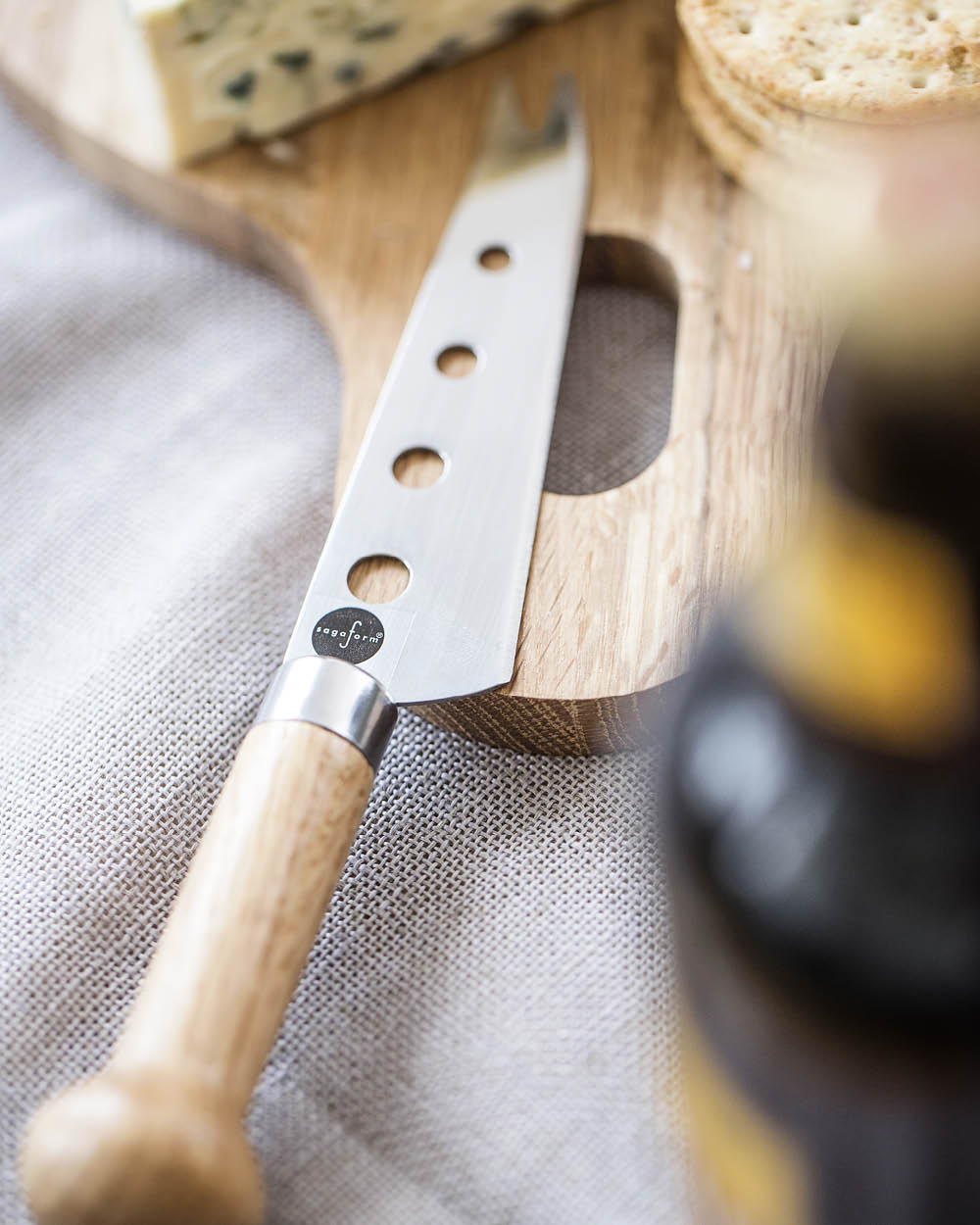 Käsemesser Oval Oak von Sagaform mit Eichenholzgriff und Edelstahlklinge
