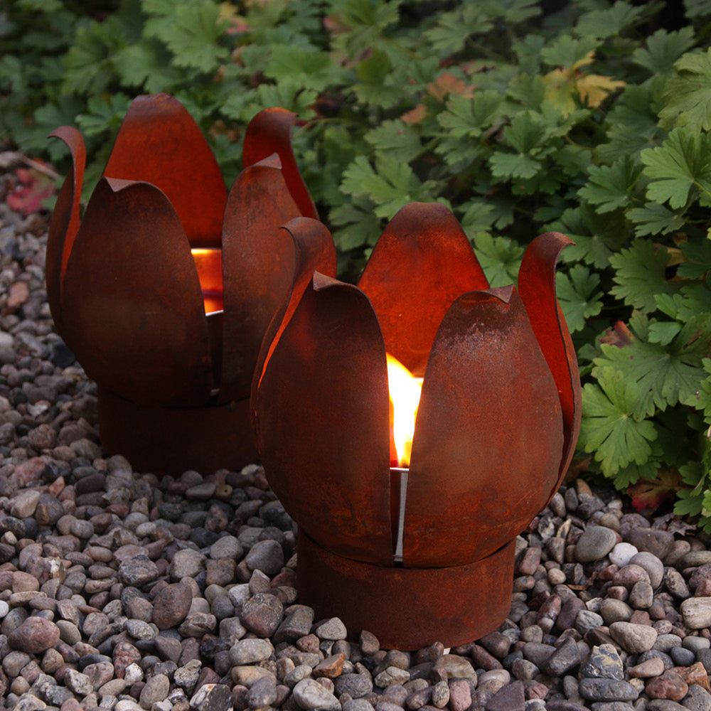 Outdoor-Windlicht Rose von Eldgarden – rostige Metallblüte für Garten & Terrasse