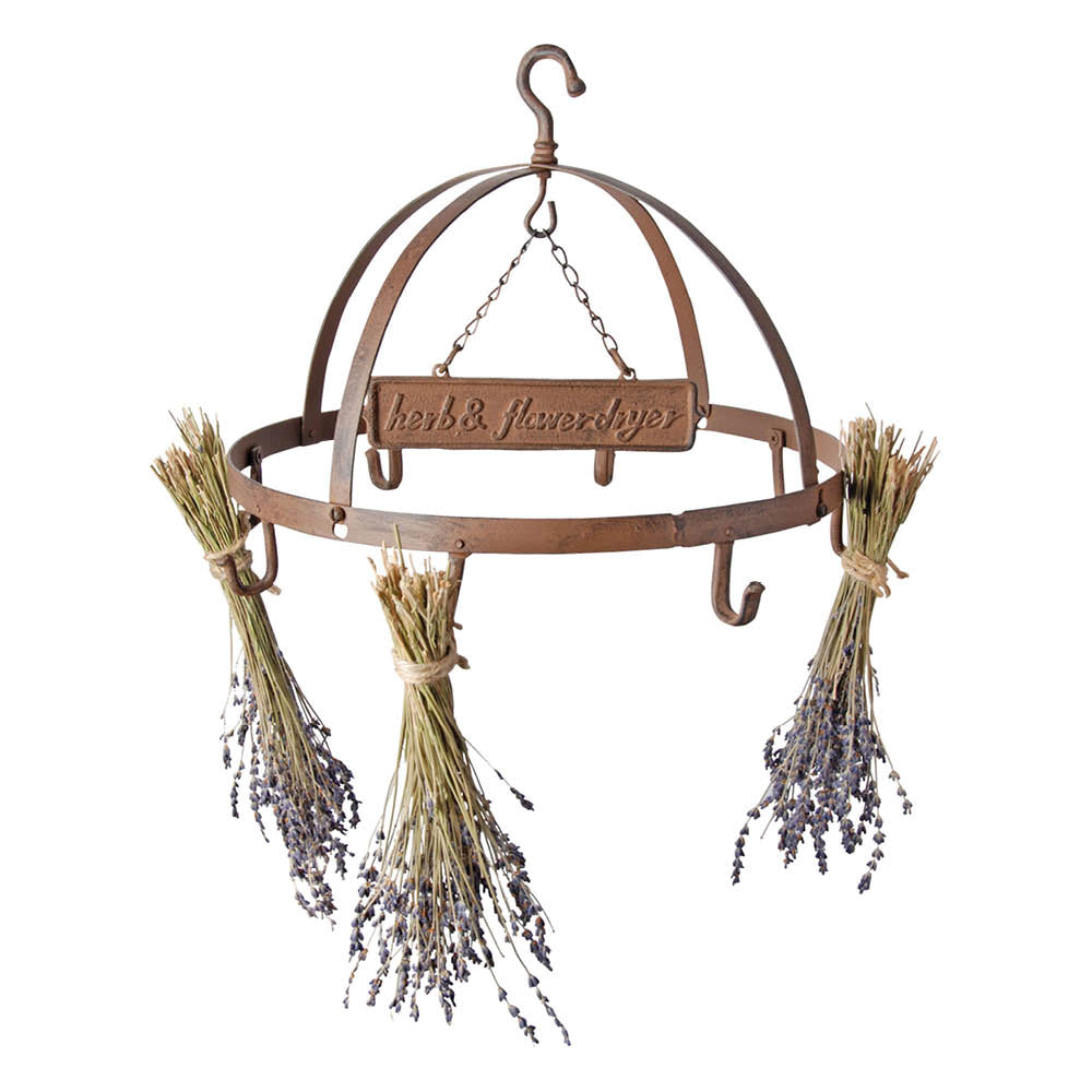 Blumen- und Kräuterhänger aus Gusseisen im Antikfinish mit Lavendelsträußen