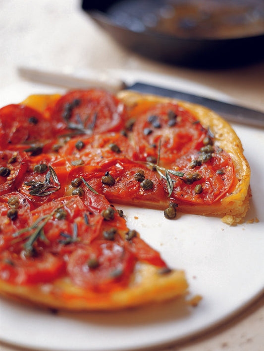 Gestürzte Tomatentarte mit Blätterteig und Rosmarin – einfach, aromatisch & richtig lecker