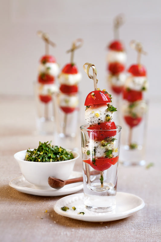Caprese-Spieße mit Mozzarella & Tomaten – einfacher Sommer-Snack
