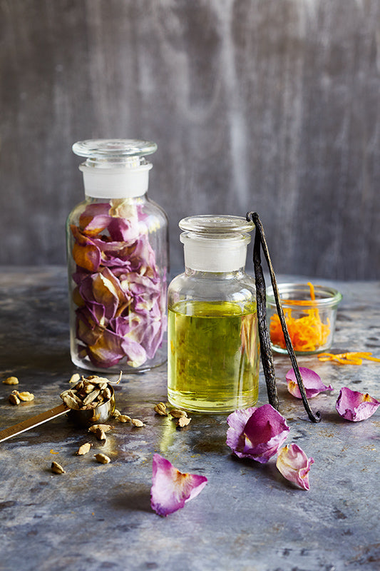 Natürliches Aphrodisiakum zum Selbermachen: Sinnliches Vanilleöl für Haut & Sinne