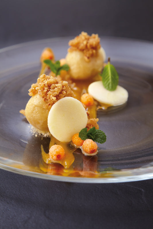 Süßer Kartoffelkloß mit Sanddorn-Apfelpüree und Haselnuss-Schmelz – Ein himmlisches Dessert