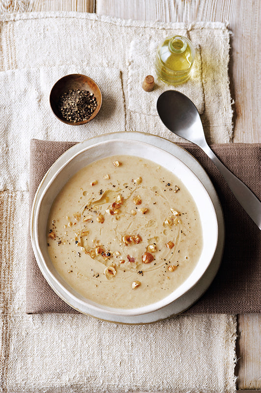 Sellerie-Bohnensuppe mit Haselnüssen & Trüffelöl – cremig, aromatisch, raffiniert
