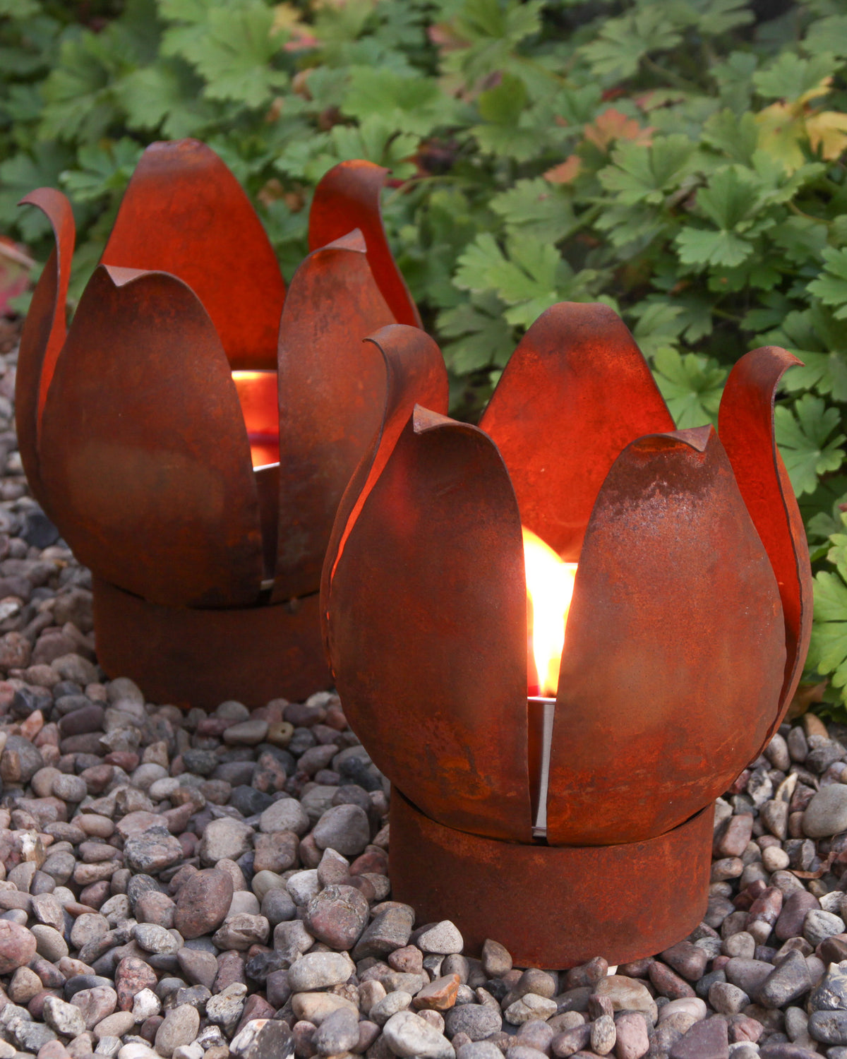 Outdoor-Windlicht Rose von Eldgarden – rostige Metallblüte für Garten & Terrasse