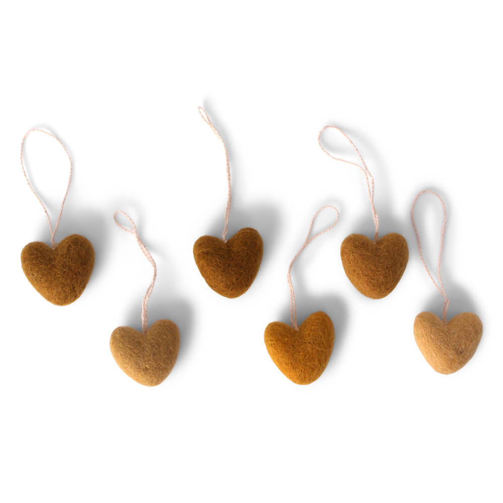 Anhaenger Mini Herzen Ocker aus Filz Gry und Sif