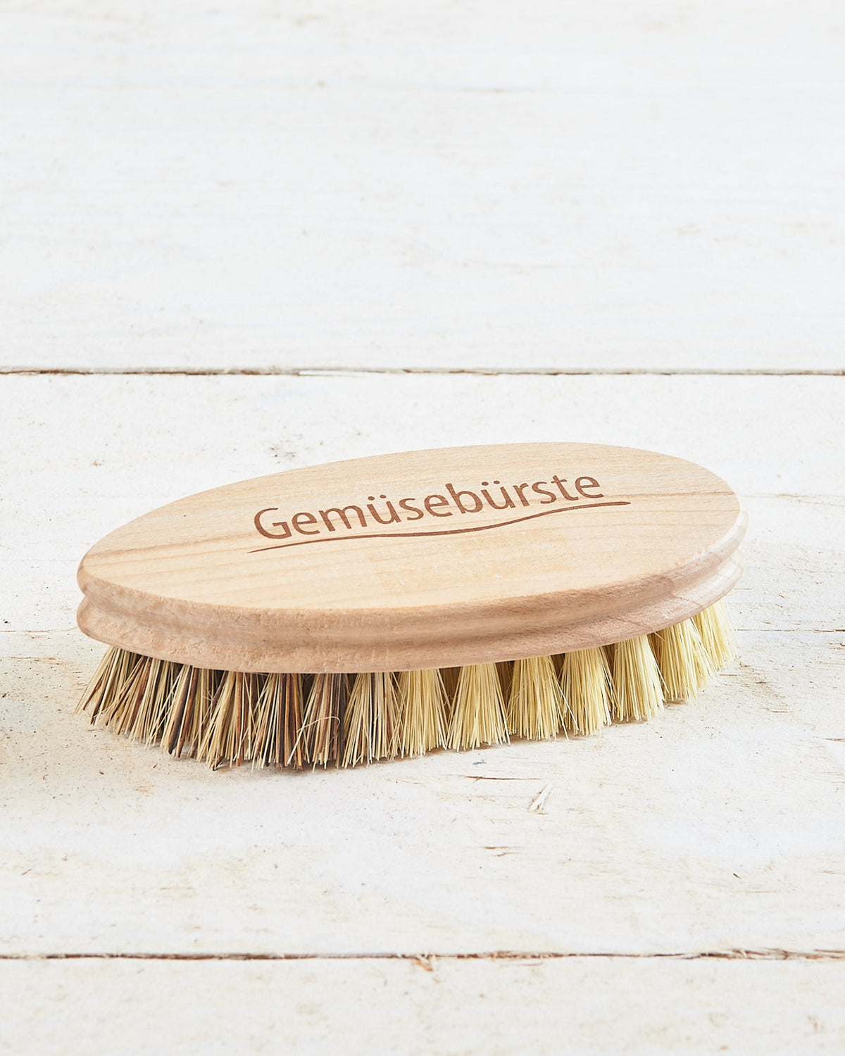 Die Gemüsebürste von Bürstenhaus Redecker aus Buchenholz mit Natur Borsten