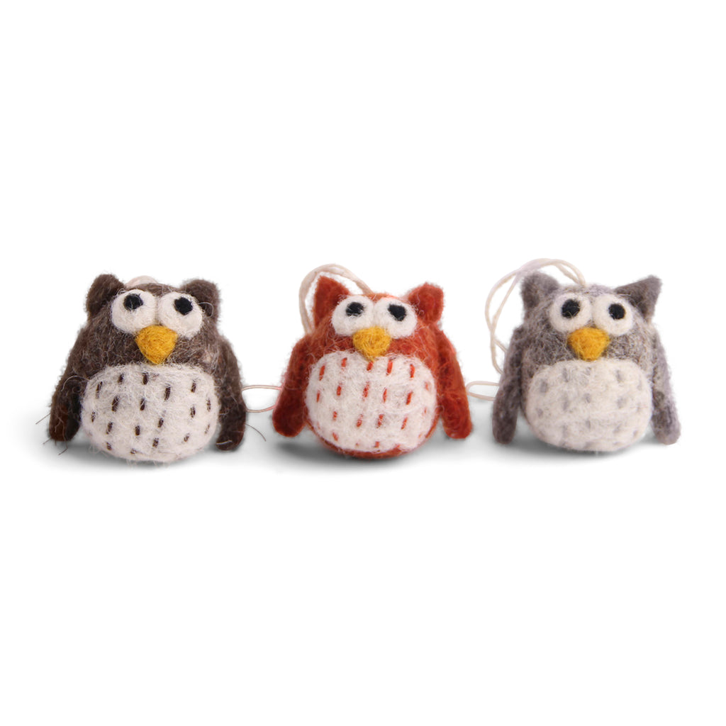 3er-Set handgefilzte Mini-Eulen von Gry & Sif – winterliche Dekoration im skandinavischen Stil.