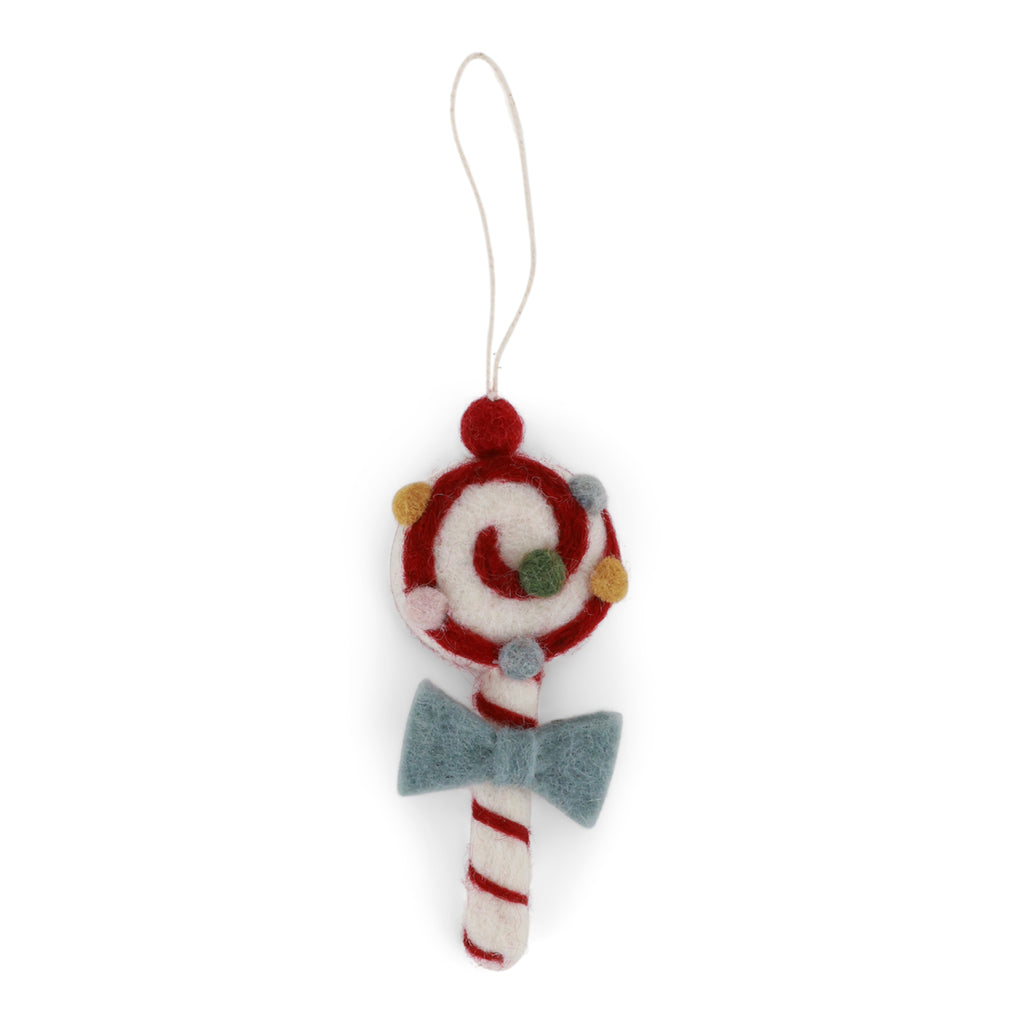 Handgefilzter Weihnachtslolly mit blauer Schleife von Gry & Sif – festliche Winter- & Weihnachtsdeko.