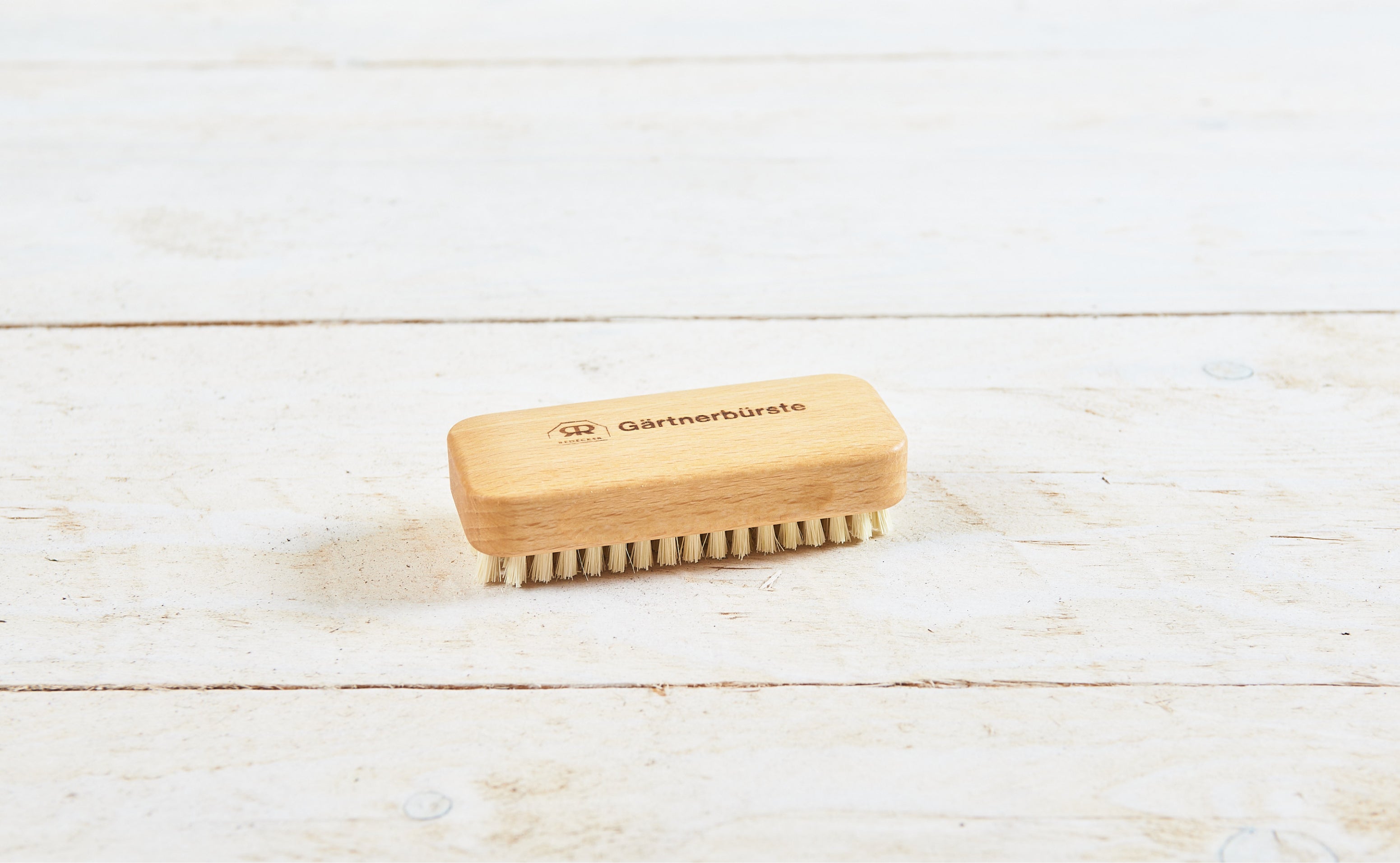 Die Gärtnerbürste von Bürstenhaus Redecker aus Buchenholz mit Natur Borsten