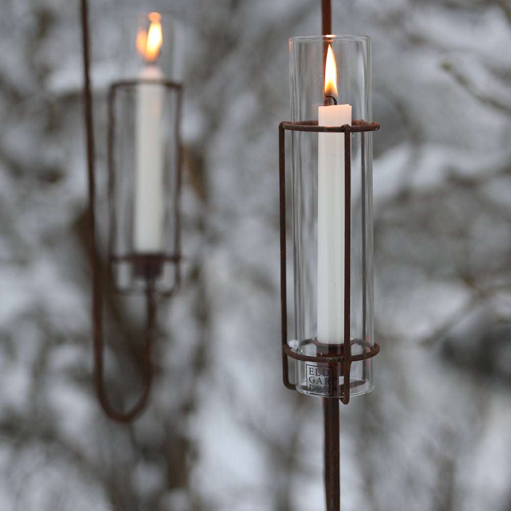 Outdoor Windlicht aus Glas – hängender Kerzenhalter im Garten
