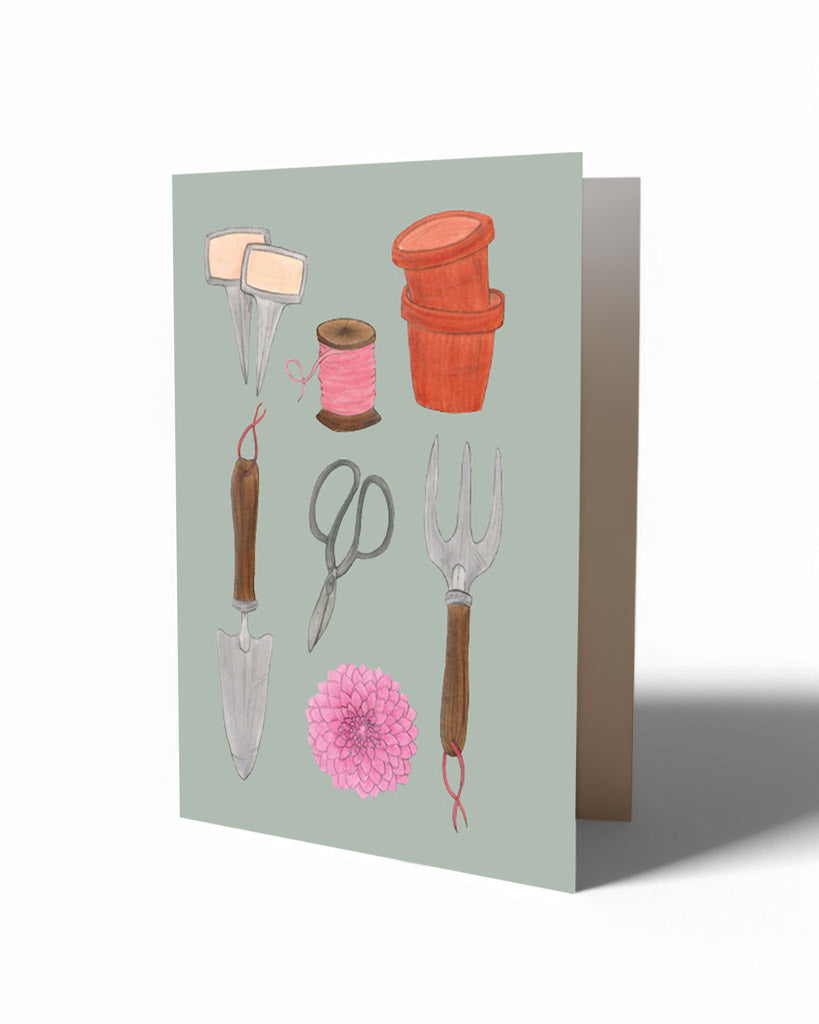 Handgezeichnete Klappkarte mit Gartengeräten im Hochformat – Gartenzauber Papeterie