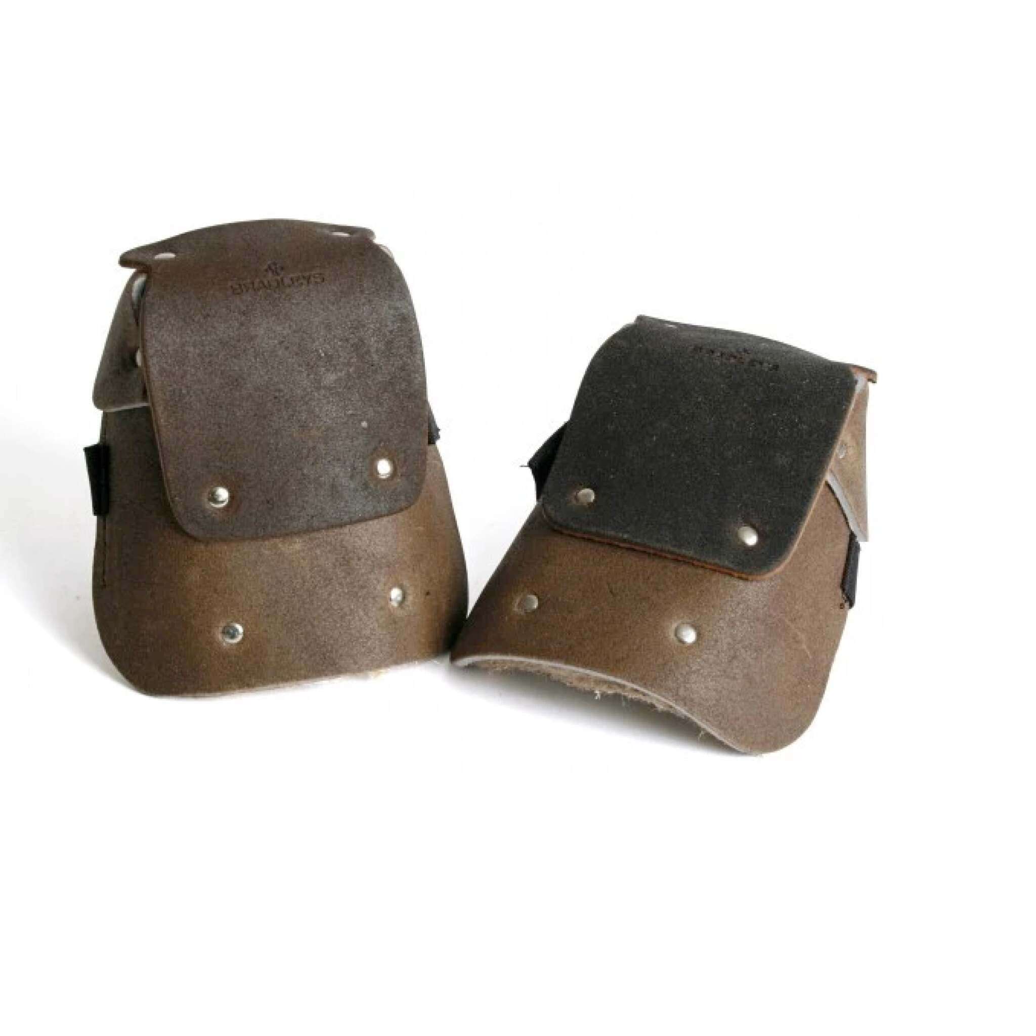 Braune Knieschoner aus Leder mit verstärkten Nähten und Schnallen, ideal für handwerkliche Arbeiten oder Gartenarbeit.