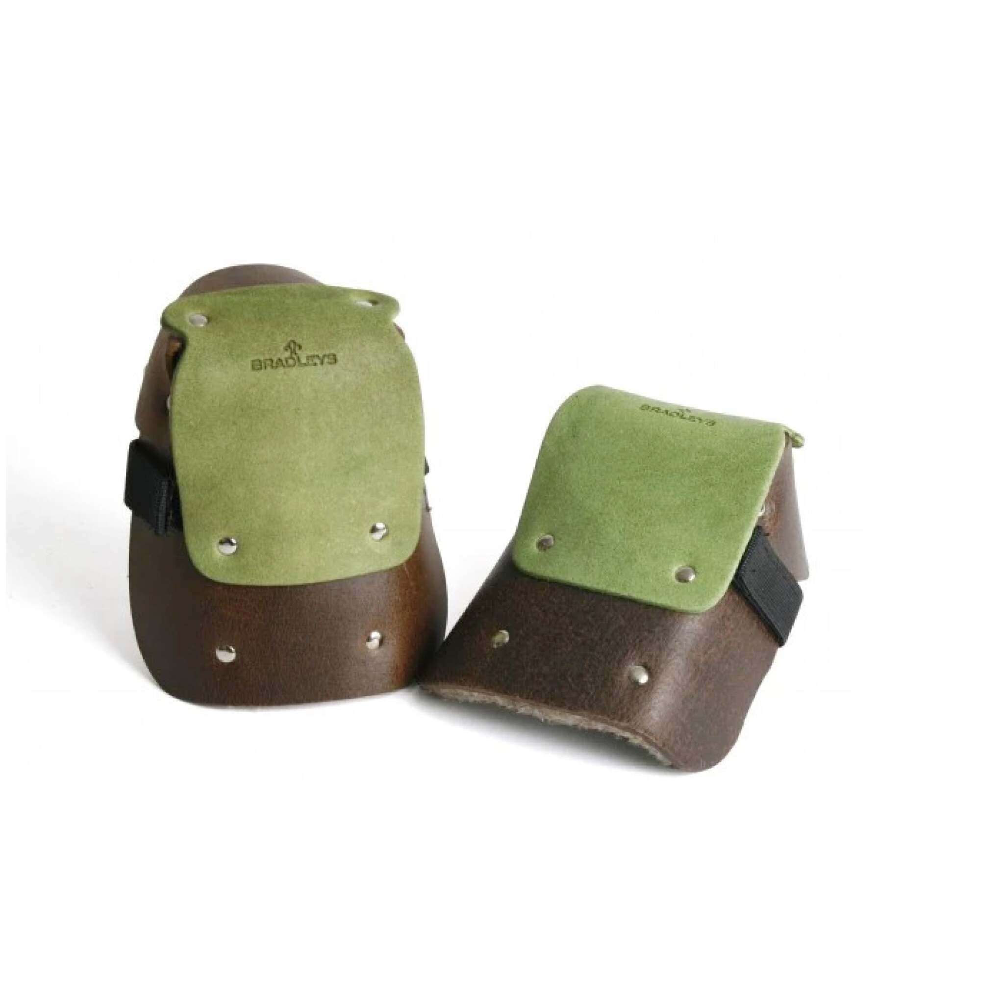 Grüne Knieschoner aus Leder mit verstärkten Nähten und Schnallen, ideal für handwerkliche Arbeiten oder Gartenarbeit.