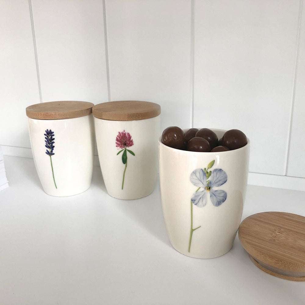 Kleiner Simply Flowers Becher mit Ölrettich-Motiv, handgefertigtes Nordic Design