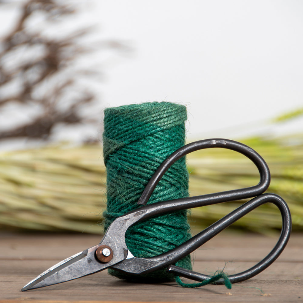 Gartenschere mit grünem Juteseil – Bindeset für Pflanzen und Sträucher