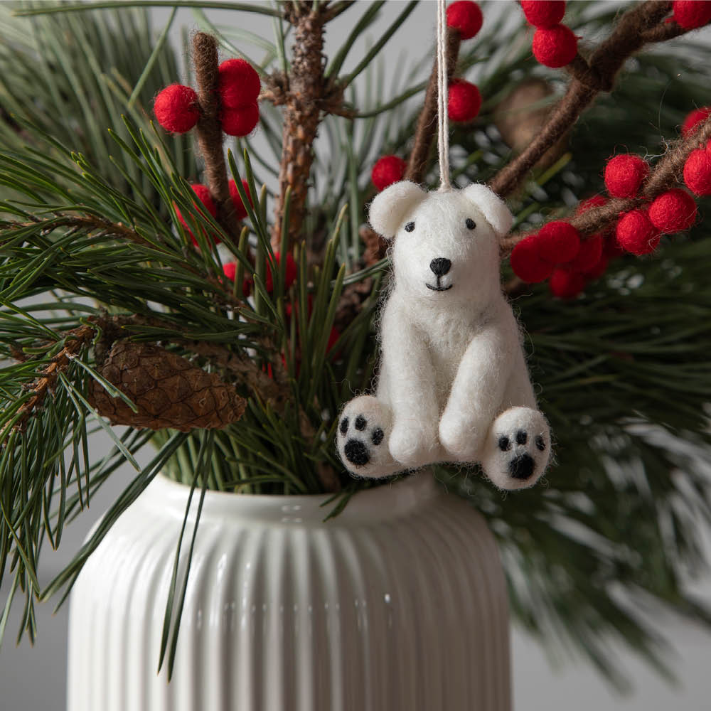 anhaenger-eisbaer-sitzendgeschenk-advent-en-gry-og-sif-gartenzauber