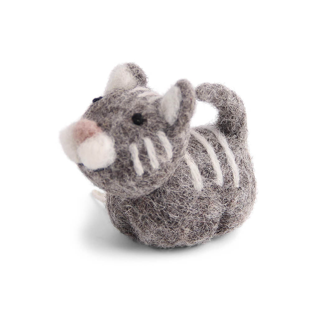 filzanhaenger-katze-grau-getigert-geschenk-en-gry-og-sif-gartenzauber