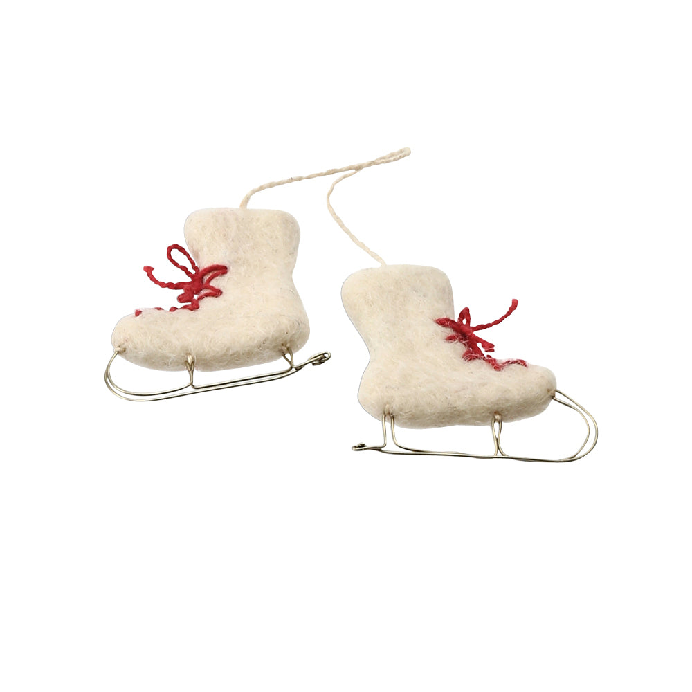 filzanhaenger-schlittschuhe-weiß-geschenk-advent-en-gry-og-sif-weihnachten-gartenzauber