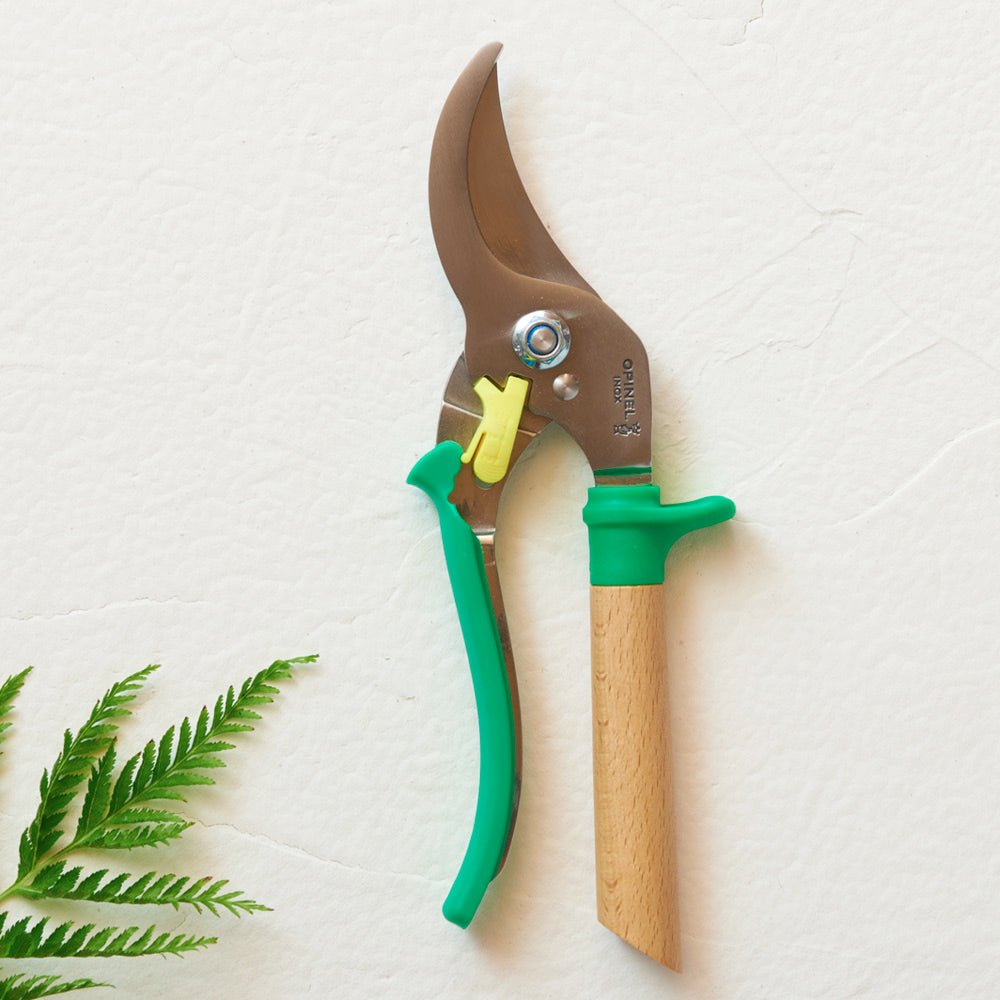 Opinel Gartenschere grün – ergonomische Handhabung für kleine und große Hände