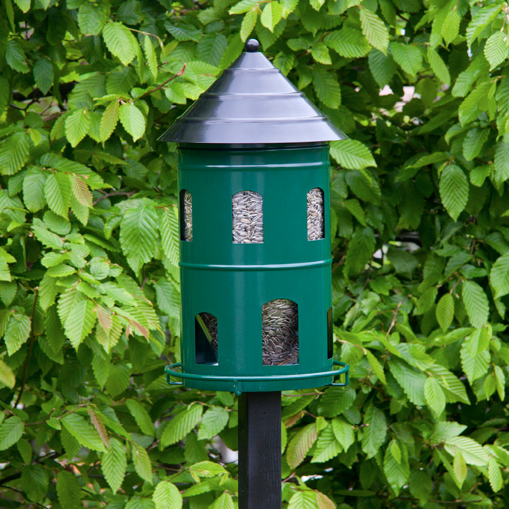gigant-futterstation-gruen-pulverlackiertes-metall-fuetterung-wildlife-garden-winter-gartenzauber