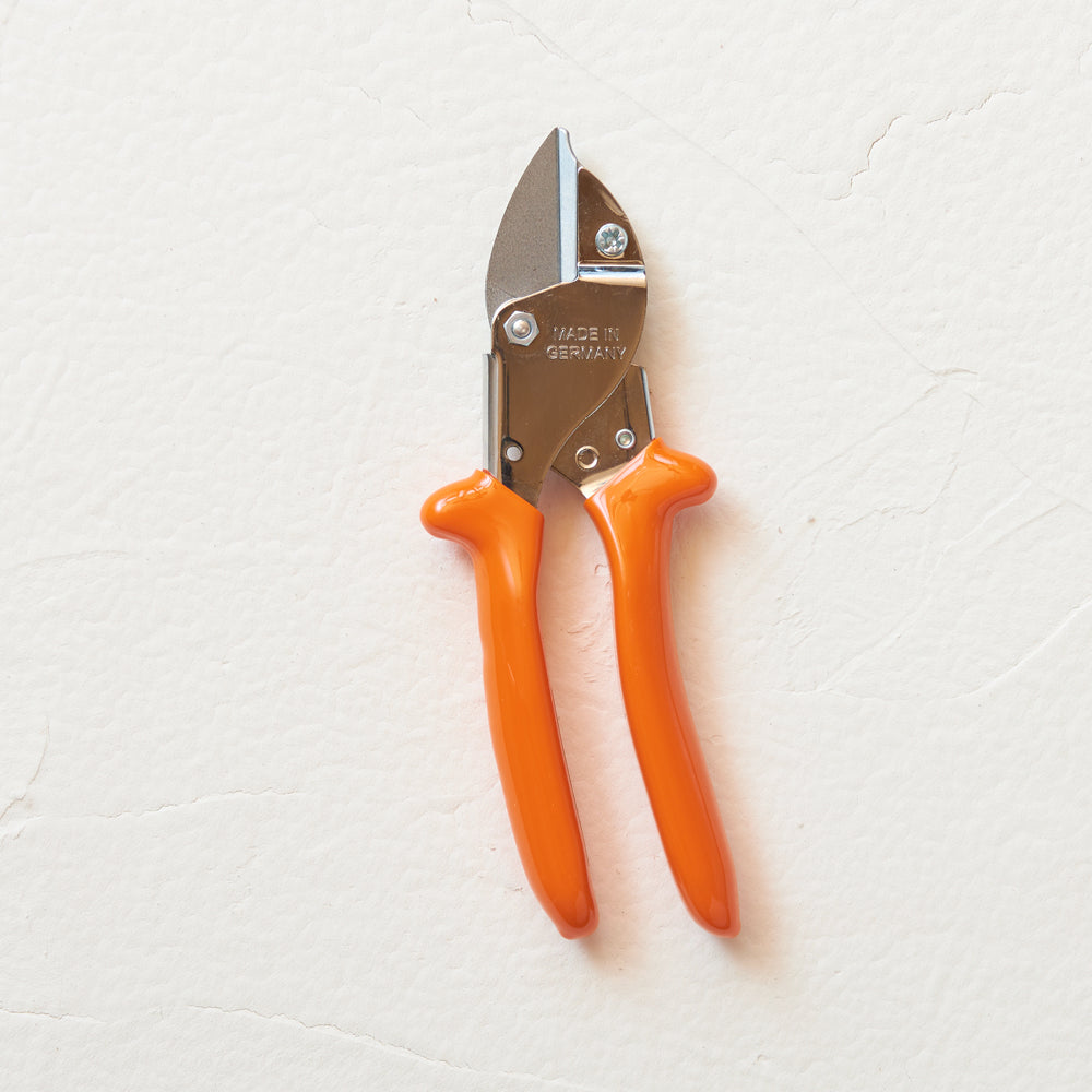 Original LÖWE Gartenschere 5.127 – leichte Profi-Amboss-Schere mit spitzer Klinge