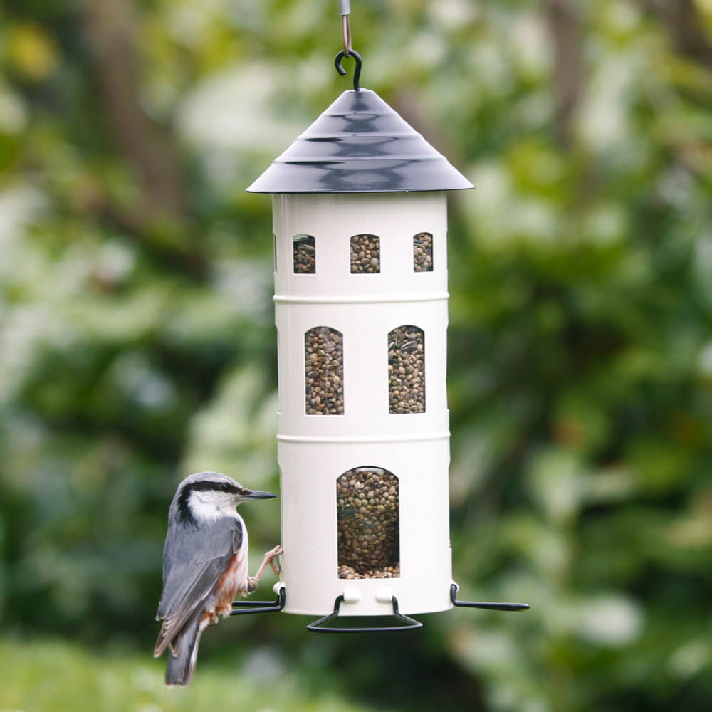 Wildlife Garden Kombi-Haus Samen Weiß als Futterstation im Garten.