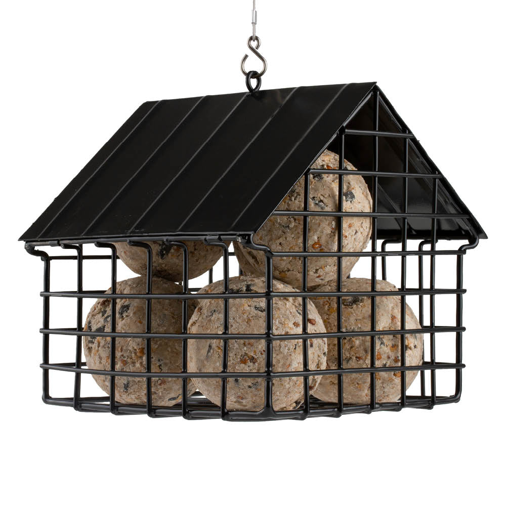 Schwarzer Meisenknödel-Futterspender Häuschen von Wildlife Garden mit gefüllten Knödeln und Vögeln.