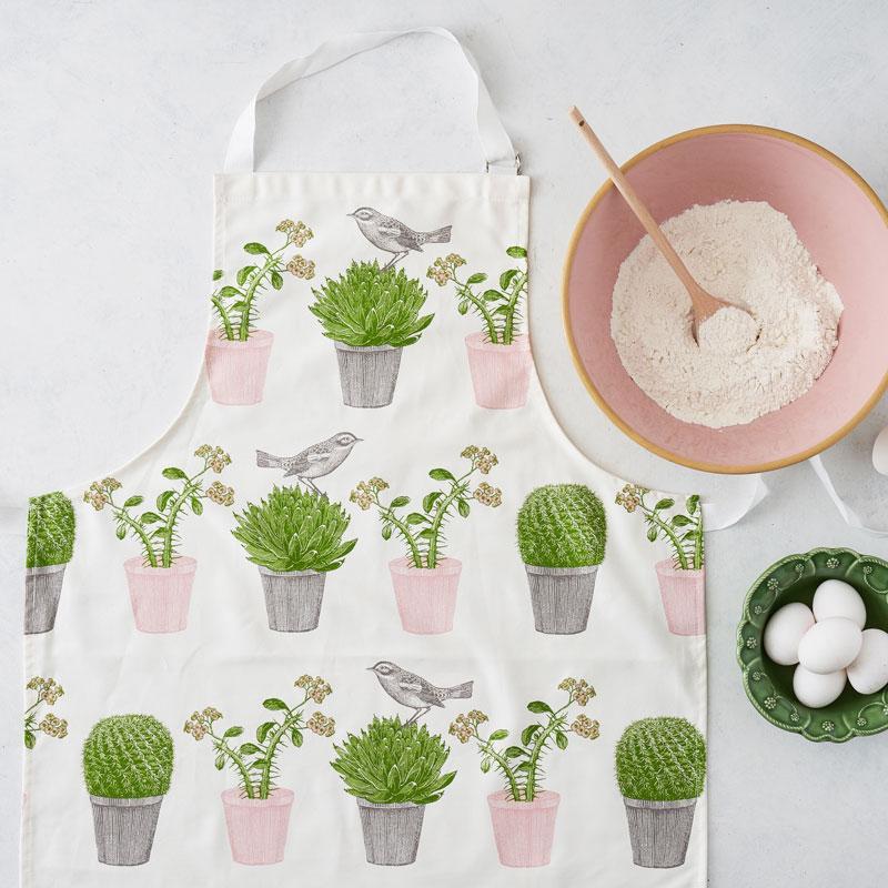 Schürze Vogel & Kaktus als Geschenkidee mit Küchenaccessoires