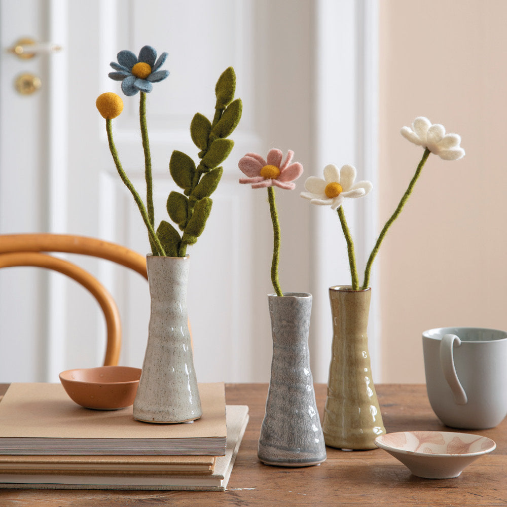 filzblume-anemone-blau-en-gry-sif-fairtrade-gartenzauber