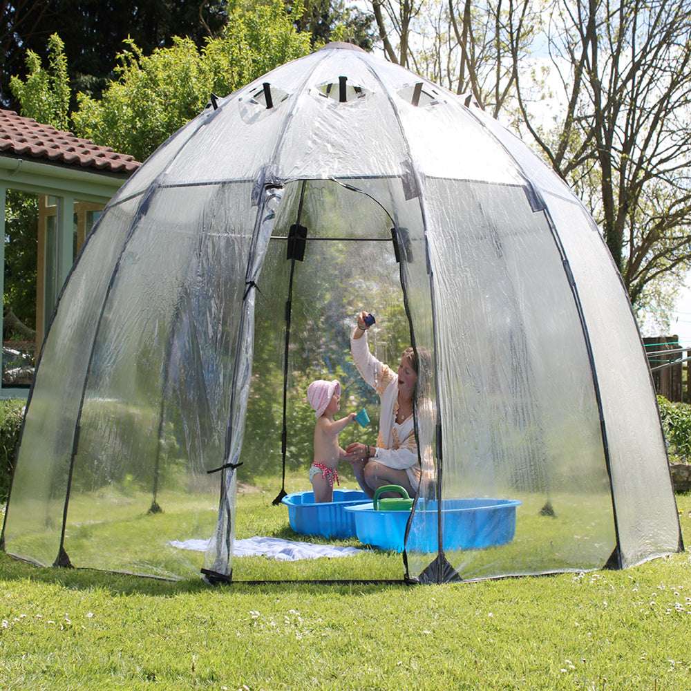 Ein Planschbecken im Gewächshaus Sunbubble Large