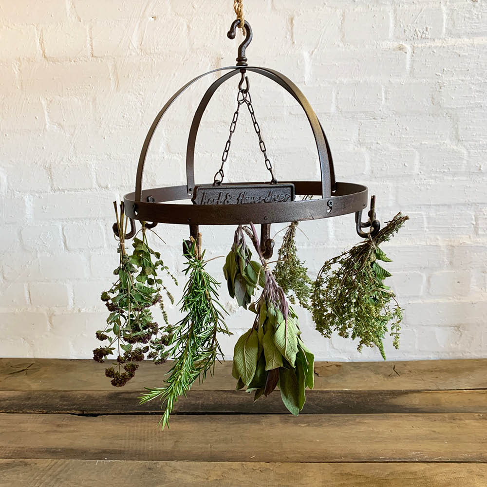 Rustikaler Kräuterhänger aus Gusseisen im Landhausstil mit Haken zum Aufhängen
