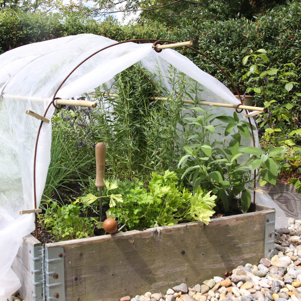 Tunnelbogen im Garten – vielseitig einsetzbar als Rankhilfe oder Pflanzenschutz